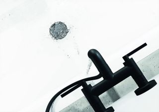 Смеситель для ванны и душа Kludi Nova Fonte Puristic чёрный матовый 205403915